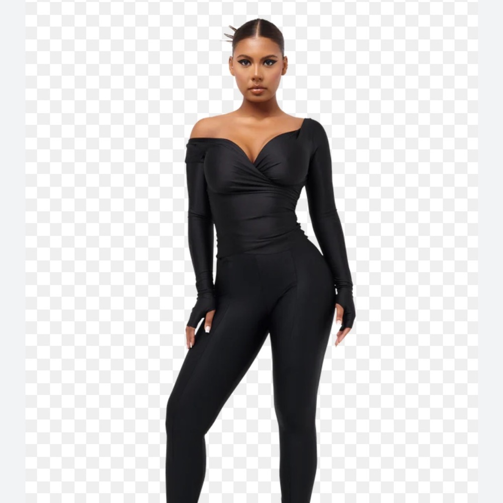 Coucoo lanai long black top